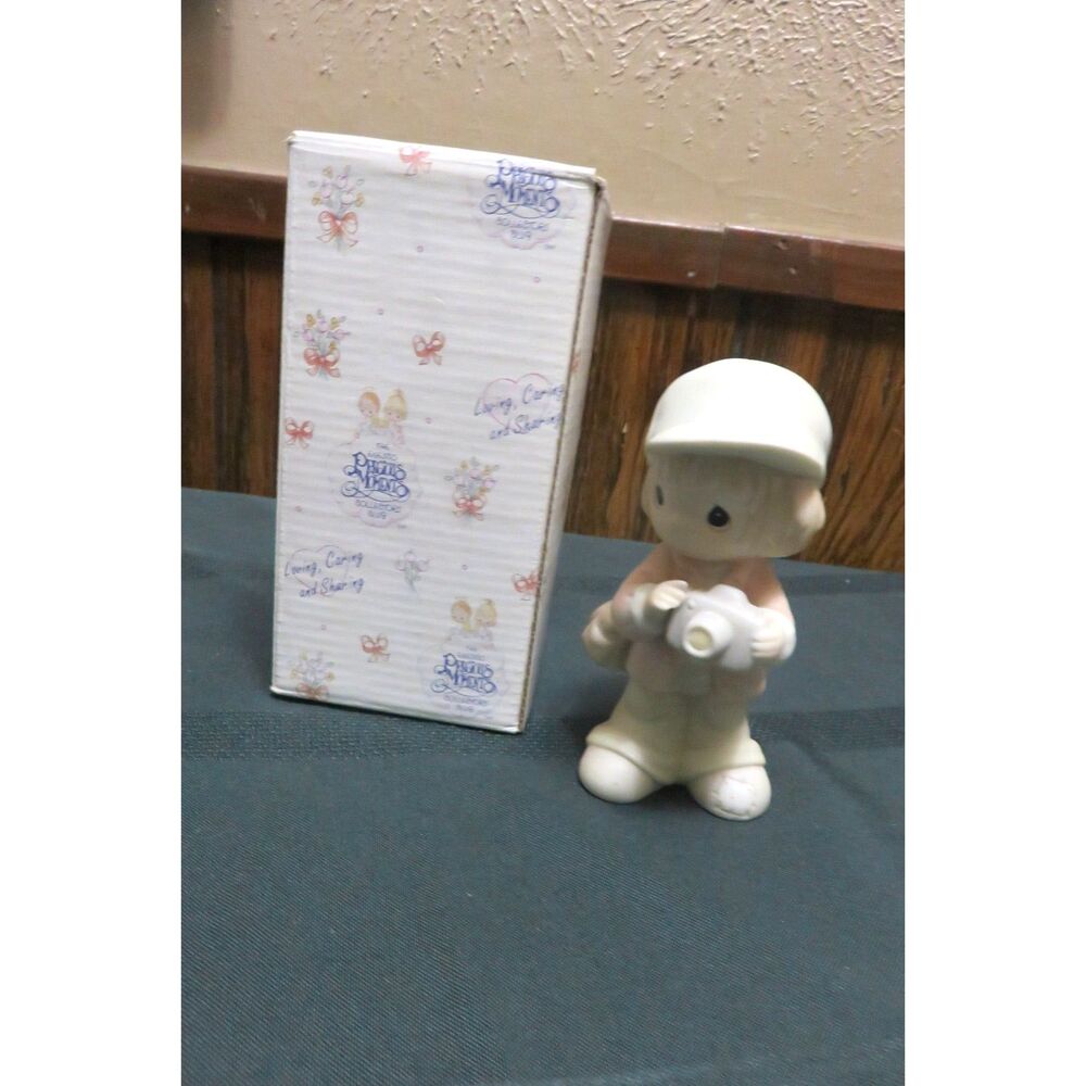 Precious Moments Focusing In On Those Precious Moments Figurine Porcelain C0018